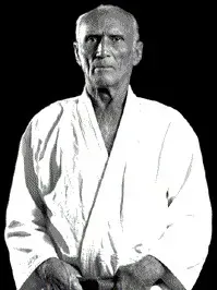 Portrait d’Hélio Gracie en kimono